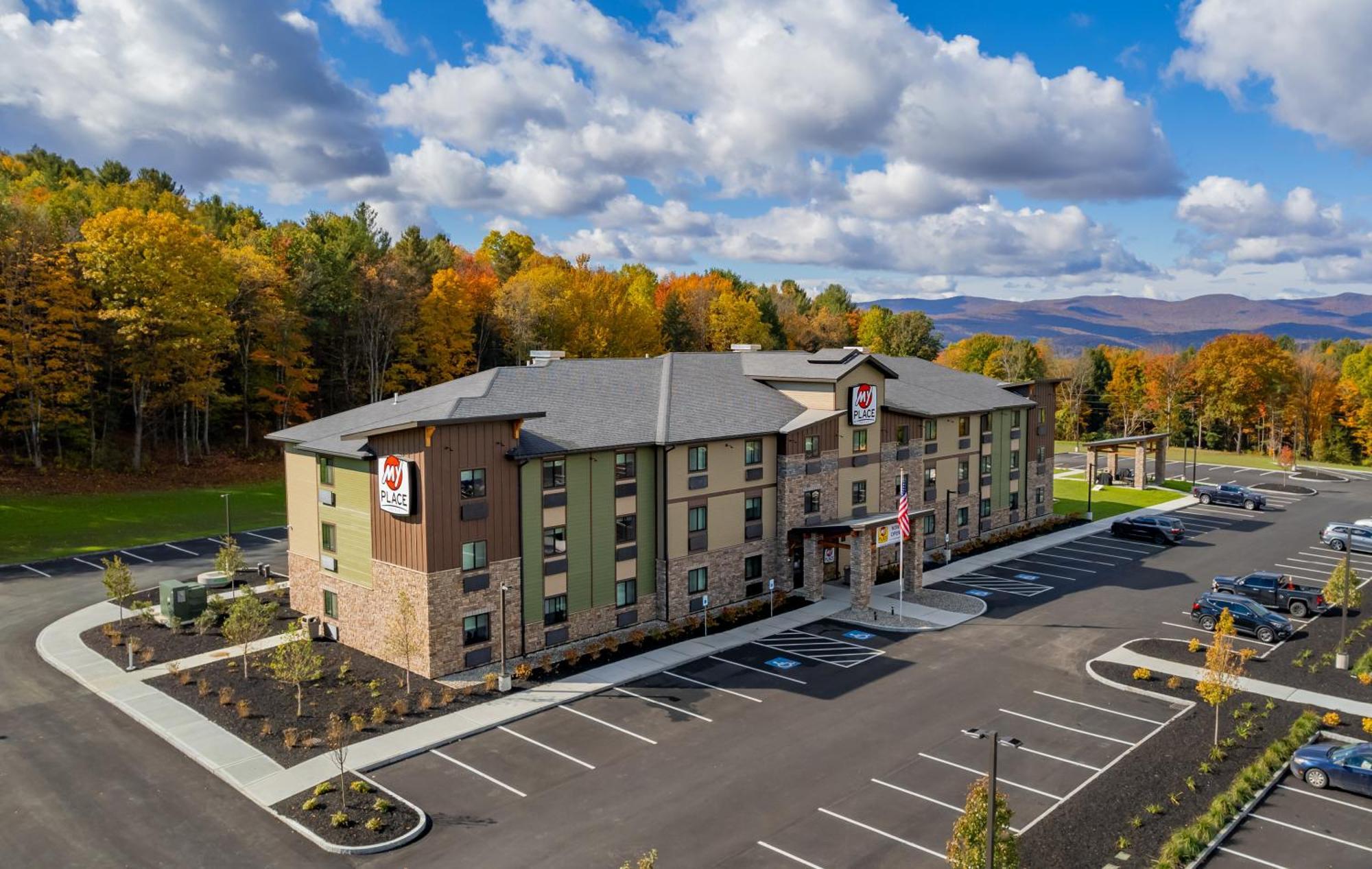 My Place Hotel-Randolph, Vt Exterior photo